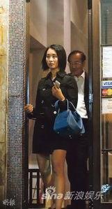 明星吻女伴,明星与女伴甜蜜瞬间回顾