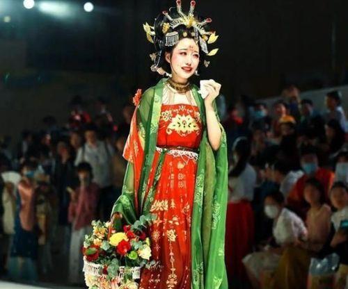 漫展现场吃瓜,吃瓜群众围观奇闻轶事