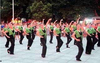 潢川新闻头条广场舞视频,潢川街头文化新风尚