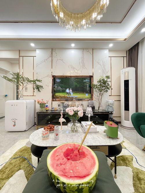 网红小冰箱哈士奇,哈士奇萌态尽显，圈粉无数