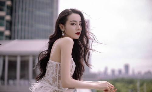迪丽热巴这个明星,璀璨星途，魅力绽放