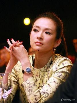 低调炫富明星,揭秘低调炫富的明星生活